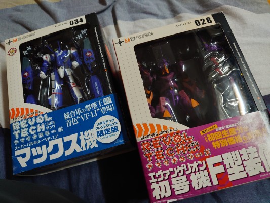 REVOLTECH No.034FS フレンドショップ限定 超时空要塞Macross スーパーバルキリーVF-1J マックス机