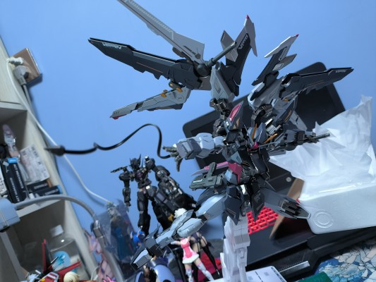 METAL BUILD 机动战士高达SEED C.E.73 观星者 漆黑强袭高达（新生强袭版）