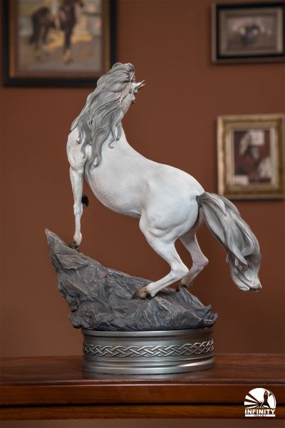 遇见·独角兽 全身像