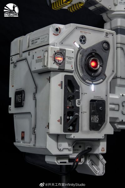 流浪地球 Moss电影道具复刻雕像