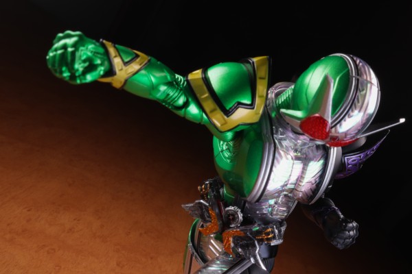 S.H.Figuarts(真骨雕制法)   假面骑士双骑  疾风王牌 极致形态