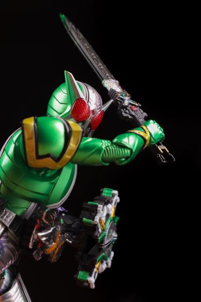 S.H.Figuarts(真骨雕制法)   假面骑士双骑  疾风王牌 极致形态