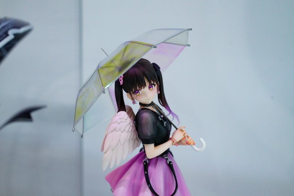 打开雨伞 收起翅膀 心羽