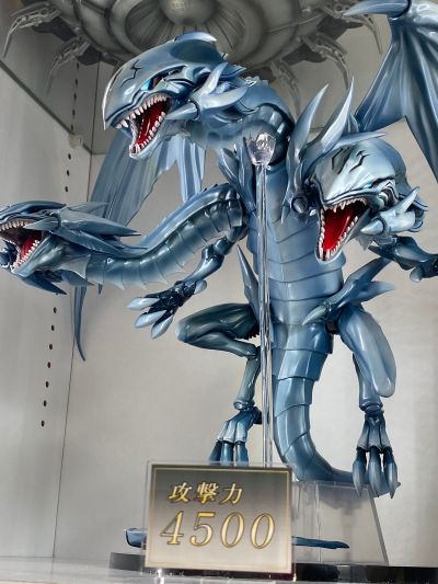 青眼の究極竜，但只能看一眼，因为