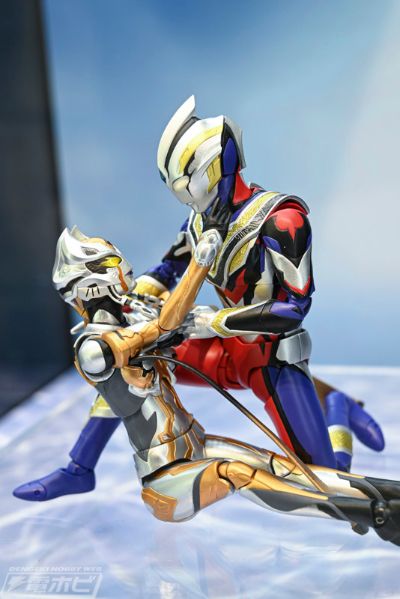 S.H.Figuarts 特利迦奥特曼 真特利迦