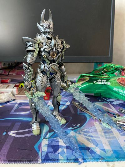 魔戒可动 牙狼 ～魔戒闪骑～ 银牙骑士 绝狼