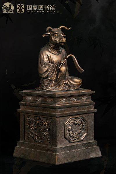 十二兽首全身像 丑牛