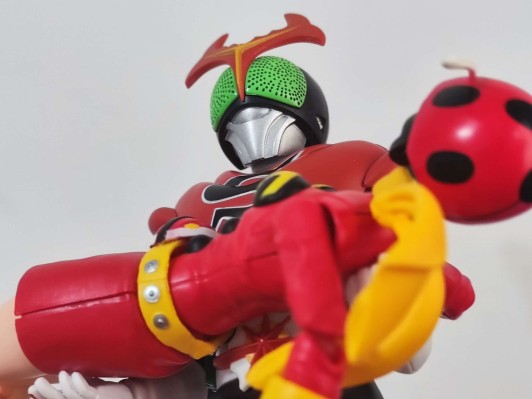 S.H.Figuarts  假面骑士强人+甲律摩托（暂译）