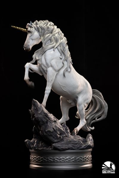 遇见·独角兽 全身像