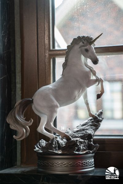 遇见·独角兽 全身像