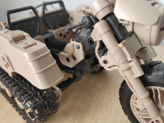 M.S.G 巨神机甲 野外履带车