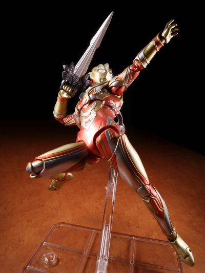 S.H.Figuarts  特利迦奥特曼 永恒闪耀特利迦