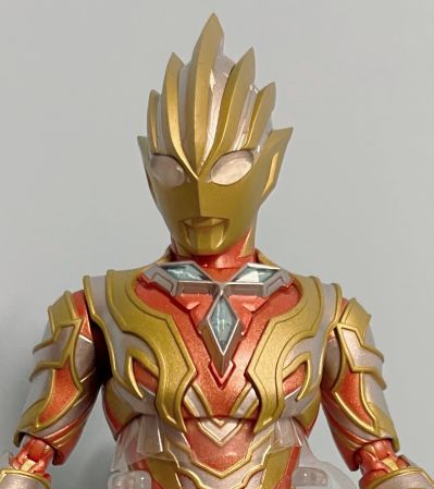 S.H.Figuarts  特利迦奥特曼 永恒闪耀特利迦