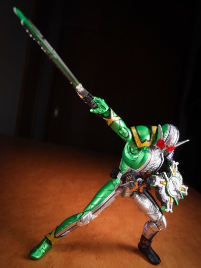 S.H.Figuarts(真骨雕制法)   假面骑士双骑  疾风王牌 极致形态