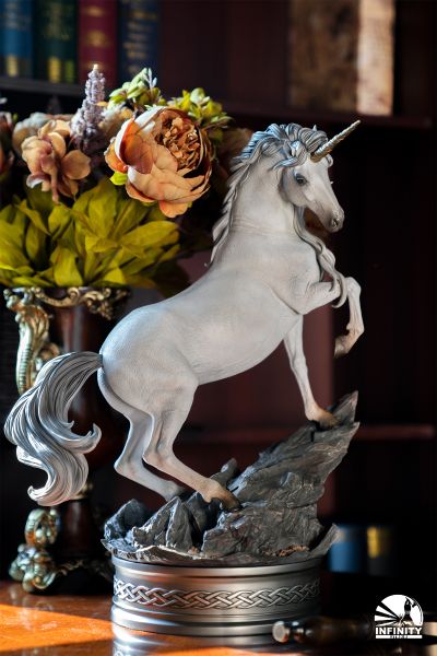 遇见·独角兽 全身像