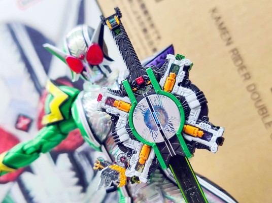 S.H.Figuarts(真骨雕制法)   假面骑士双骑  疾风王牌 极致形态