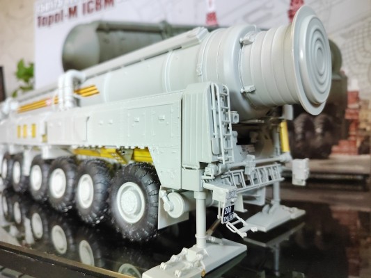 编号：01082 1/35 装甲车辆系列 俄罗斯 白杨-M型弹道导弹