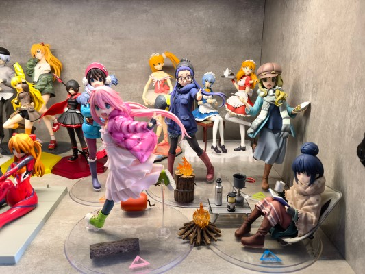 摇曳露营△ 齐藤惠那 与 竹轮