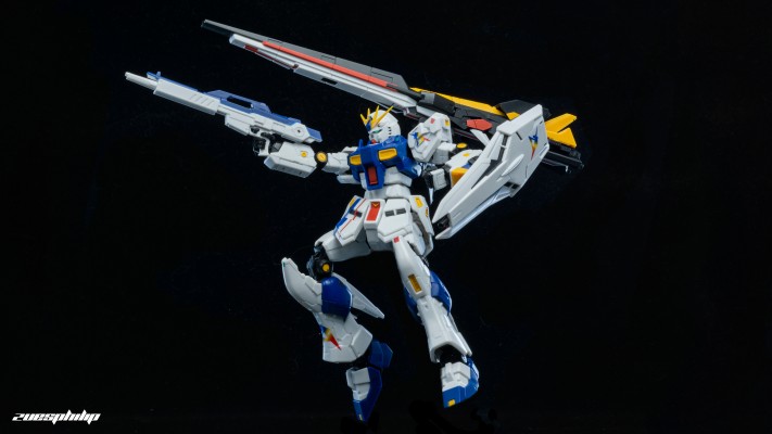 ROBOT魂＜机动战士系列＞  实物大Nu高达立像 RX-93ff Nu高达