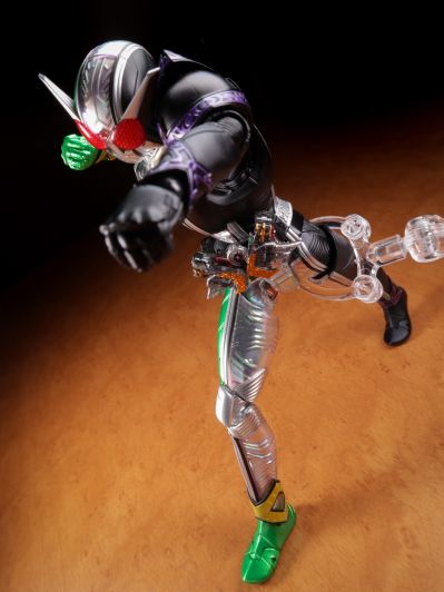 S.H.Figuarts(真骨雕制法)   假面骑士双骑  疾风王牌 极致形态