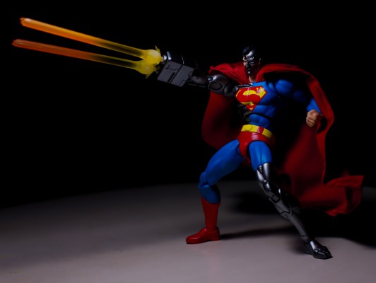MAFEX 编号164 RETURN OF SUPERMAN 机械超人