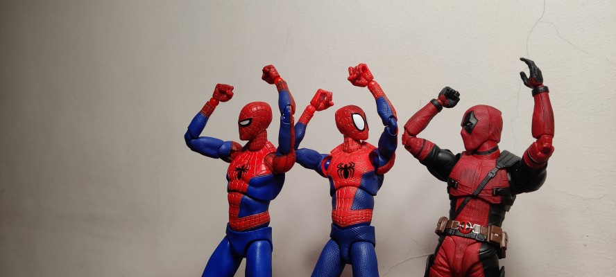 MAFEX 编号107  蜘蛛侠 (迈尔斯·莫拉莱斯)