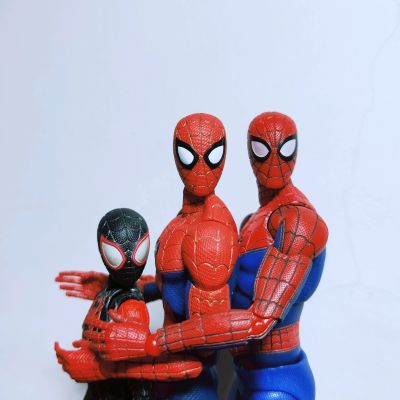 MAFEX 编号107  蜘蛛侠 (迈尔斯·莫拉莱斯)