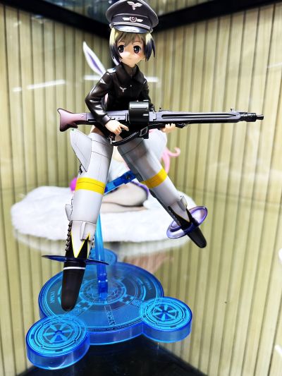 强袭魔女 エーリカ・ハルトマン 