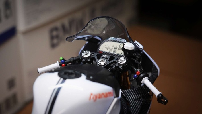 MT-004 宝马 HP4 RACE