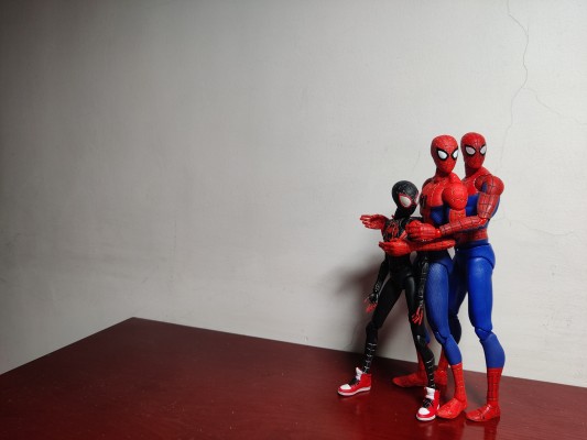 MAFEX 编号107  蜘蛛侠 (迈尔斯·莫拉莱斯)