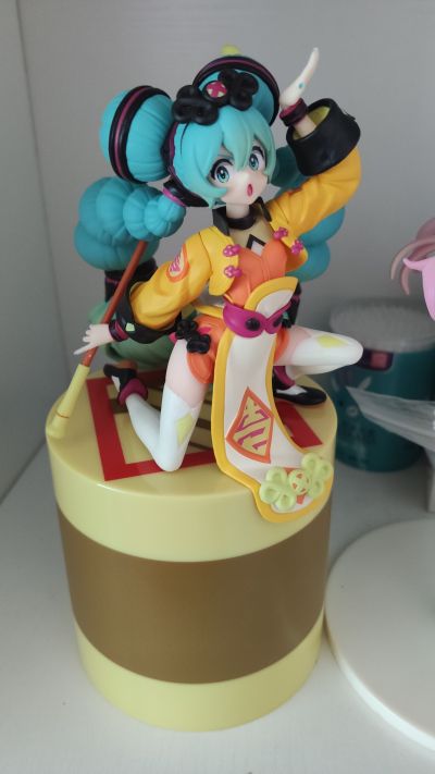 压泡面手办 VOCALOID 初音未来 -中国风- 色差版