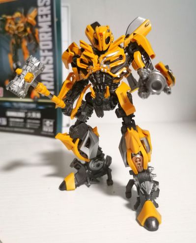 变形金刚5：最后的骑士 大黄蜂
