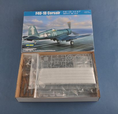 编号：80384 1/48 军用飞机系列 美国F4U-1D“海盗”战斗机