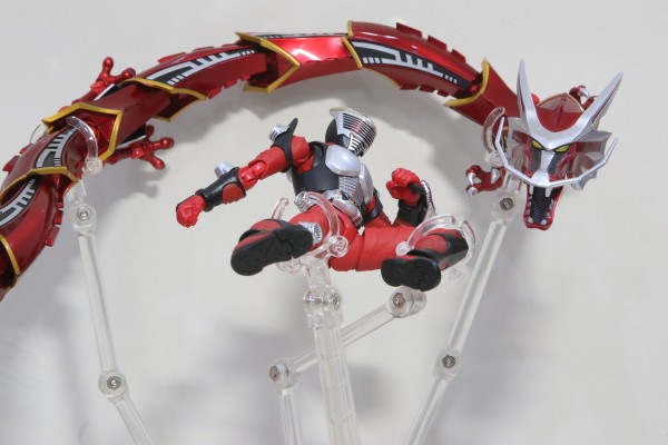 S.H.Figuarts   假面骑士龙骑与深红之龙套装