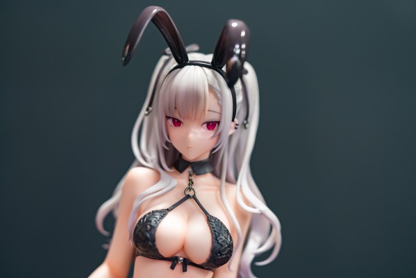 TANA 黑兔女郎