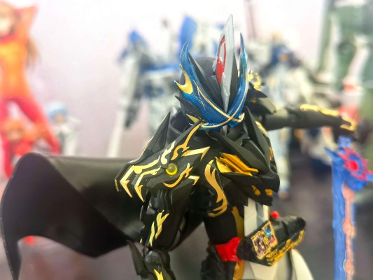 S.H.Figuarts  假面骑士圣刃 远古之龙
