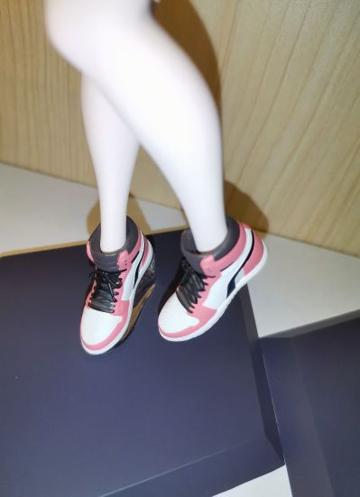 运动鞋×高开衩×口罩 露娜 展会限量款