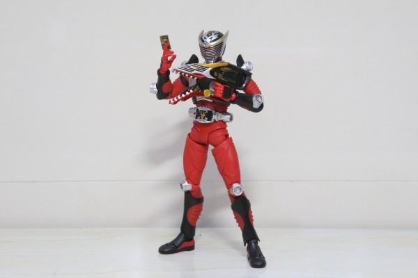 S.H.Figuarts   假面骑士龙骑与深红之龙套装