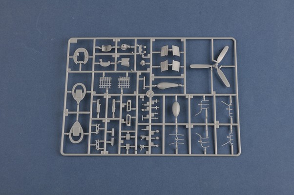 编号：80384 1/48 军用飞机系列 美国F4U-1D“海盗”战斗机