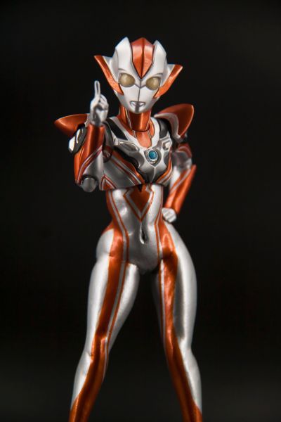 S.H.Figuarts  特利迦奥特曼 卡露蜜拉