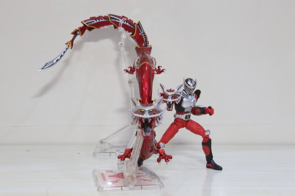 S.H.Figuarts   假面骑士龙骑与深红之龙套装