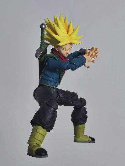 S.H.Figuarts 未来特兰克斯