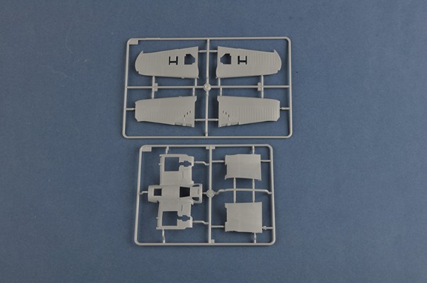编号：80384 1/48 军用飞机系列 美国F4U-1D“海盗”战斗机