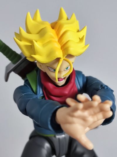 S.H.Figuarts 未来特兰克斯