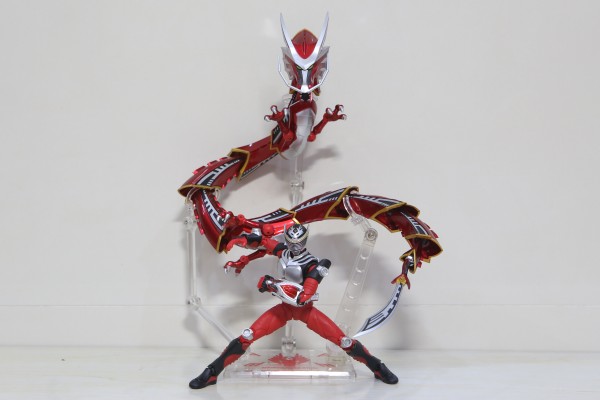 S.H.Figuarts   假面骑士龙骑与深红之龙套装