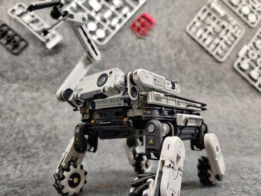 流浪地球2 多功能全地形运输机械狗 笨笨模型