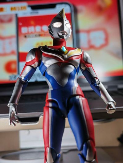 S.H.Figuarts（真骨雕制法） 戴拿奥特曼 闪亮型