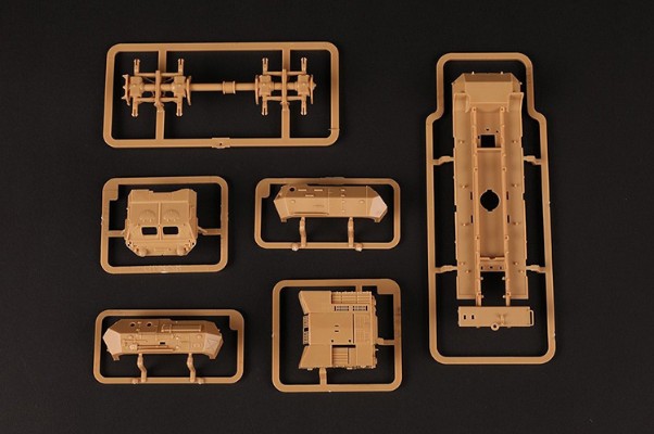 编号:82941 1/72 装甲车辆系列 152mm“达纳”自行榴弹炮