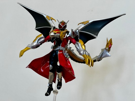 S.H.Figuarts(真骨雕制法)  假面骑士巫骑 火焰魔龙 / 万象魔龙