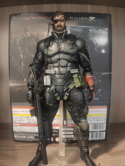 PlayArts改 メタルギアソリッドV ザ・ファントム・佩恩 ヴェノム・スネーク スニーKING スーツver.
